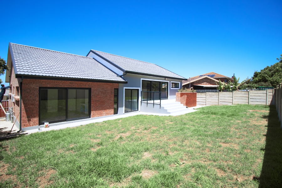 3 Bedroom Property for Sale in Wavecrest Eastern Cape